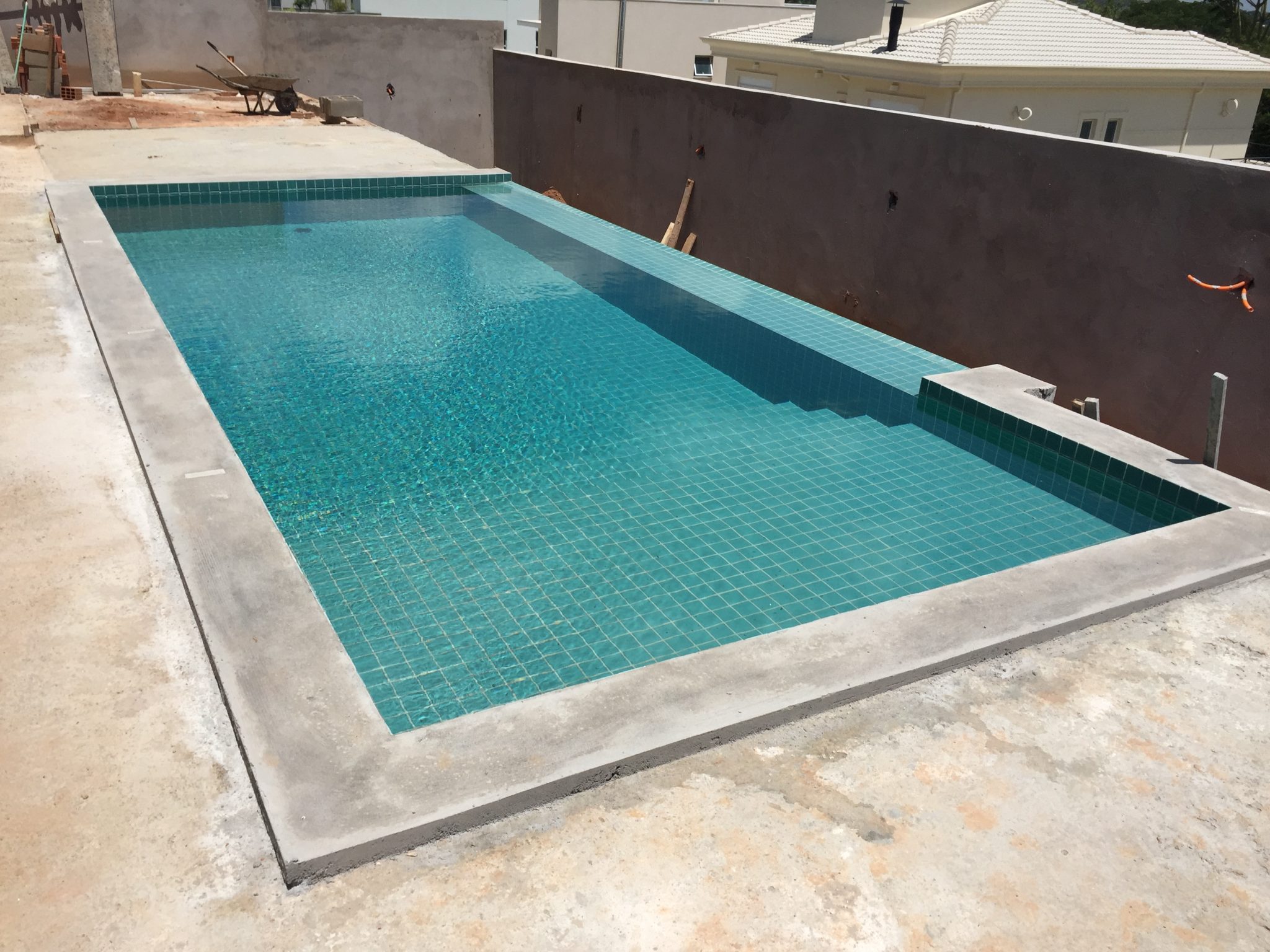 PISCINA PRONTA COM ÁGUA - 05 (2)